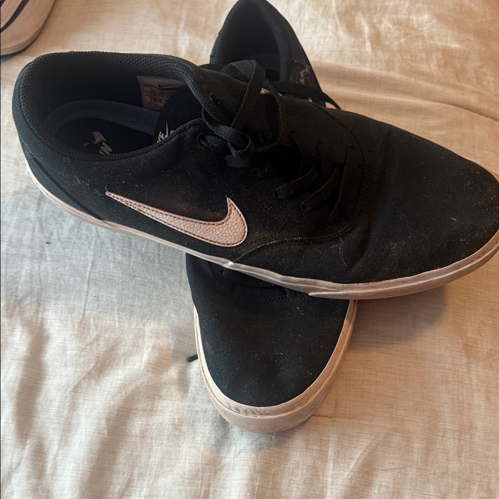 Nike Men's Black and White Sneakers